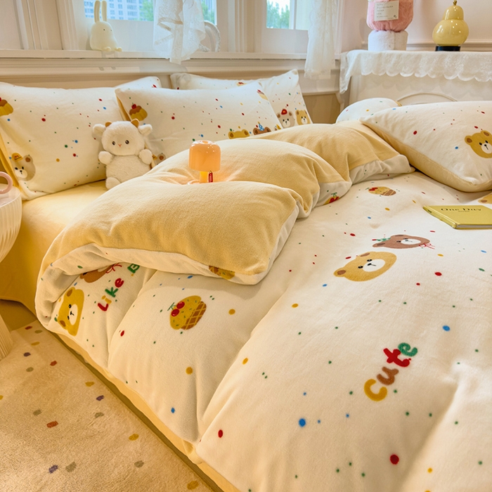 91家纺网 家纺一手货源 找家纺 摩妮卡 摩妮卡 2025新款加厚款小清新牛奶绒印花四件套床单款床笠单被套 瑞迪熊