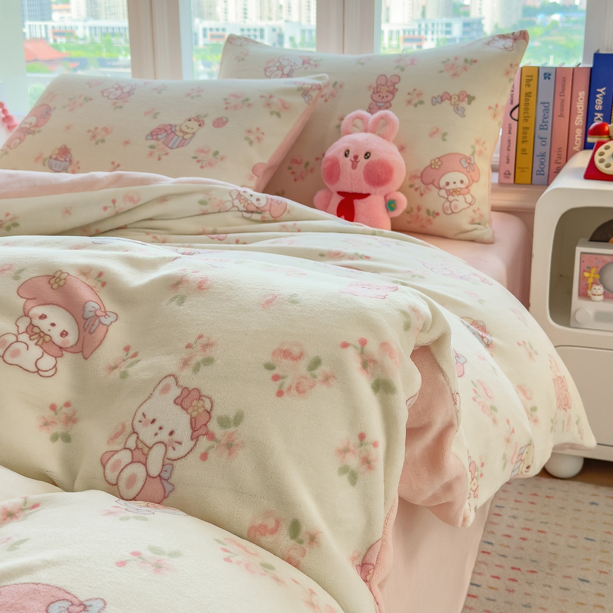 91家纺网 家纺一手货源 找家纺 摩妮卡 摩妮卡 2025新款加厚款小清新牛奶绒印花四件套床单款床笠单被套 甜蜜小花