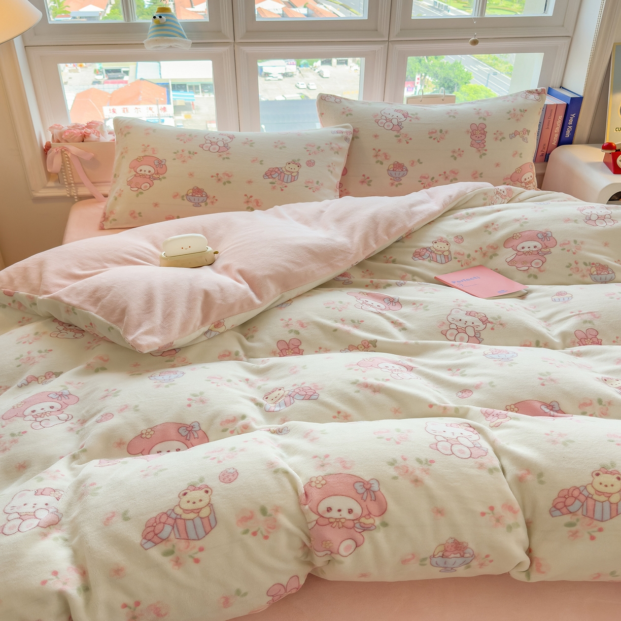 91家纺网 家纺一手货源 找家纺 摩妮卡 摩妮卡 2025新款加厚款小清新牛奶绒印花四件套床单款床笠单被套 甜蜜小花