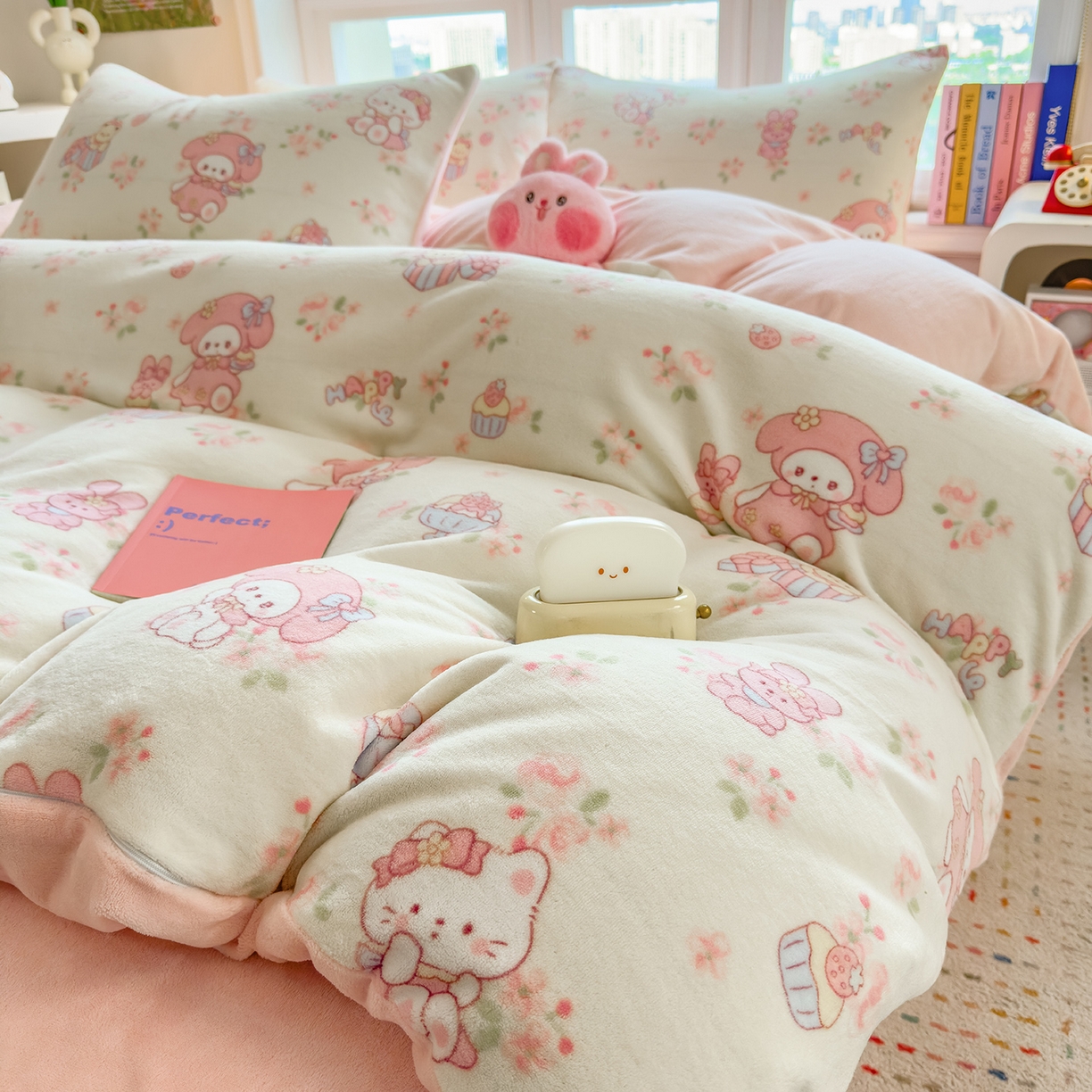 91家纺网 家纺一手货源 找家纺 摩妮卡 摩妮卡 2025新款加厚款小清新牛奶绒印花四件套床单款床笠单被套 甜蜜小花