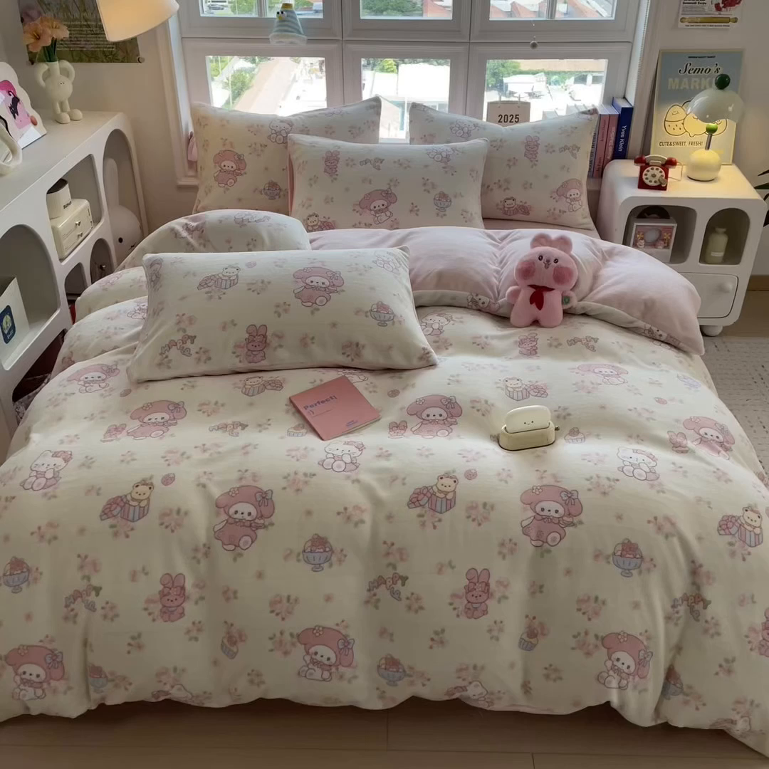 91家纺网 家纺一手货源 找家纺 摩妮卡 摩妮卡 2025新款加厚款小清新牛奶绒印花四件套床单款床笠单被套 甜蜜小花