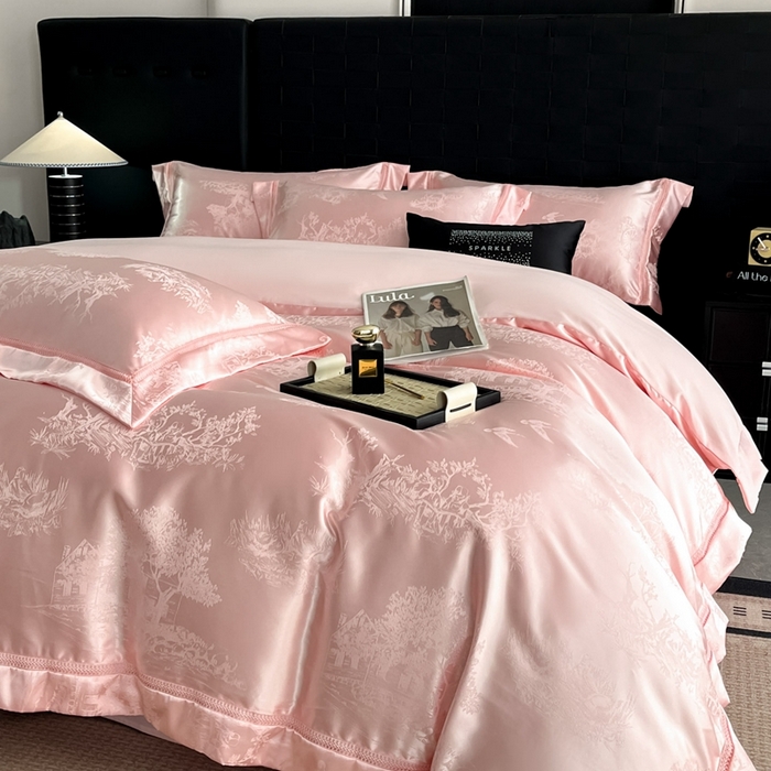 91家纺网 家纺一手货源 找家纺 博纳家纺 2025新款镂空大宽边拼角高级简奢款亲肤棉四件套-山水提花 粉玉