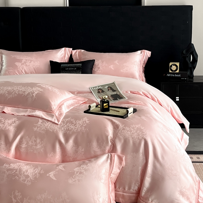 91家纺网 家纺一手货源 找家纺 博纳家纺 2025新款镂空大宽边拼角高级简奢款亲肤棉四件套-山水提花 粉玉