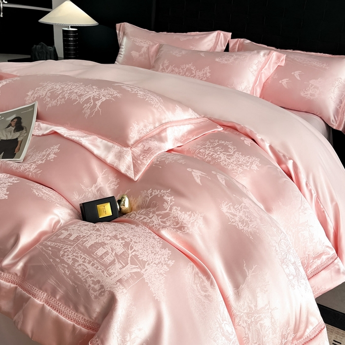 91家纺网 家纺一手货源 找家纺 博纳家纺 2025新款镂空大宽边拼角高级简奢款亲肤棉四件套-山水提花 粉玉