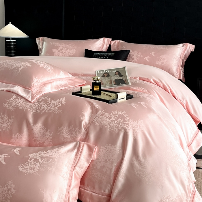 91家纺网 家纺一手货源 找家纺 博纳家纺 2025新款镂空大宽边拼角高级简奢款亲肤棉四件套-山水提花 粉玉