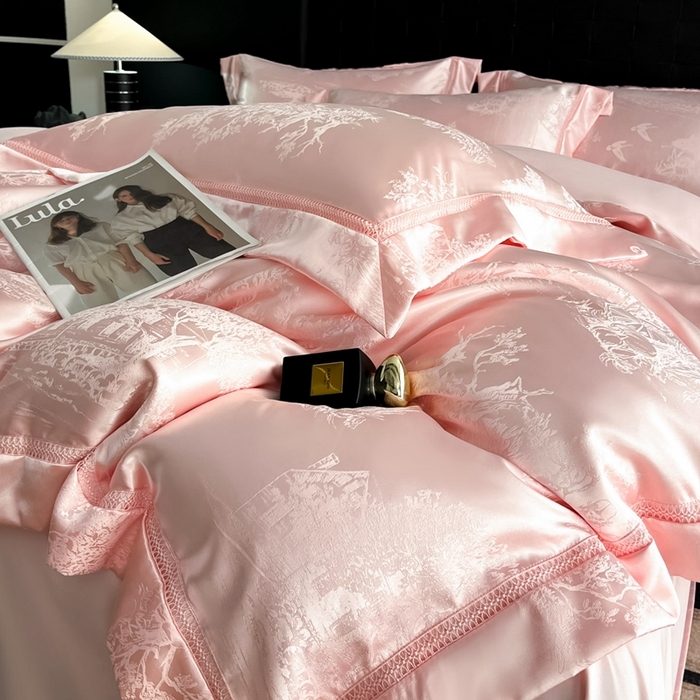 91家纺网 家纺一手货源 找家纺 博纳家纺 2025新款镂空大宽边拼角高级简奢款亲肤棉四件套-山水提花 粉玉