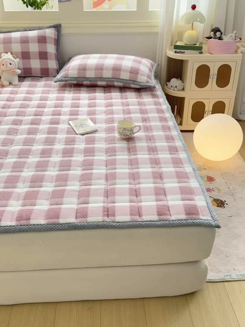 91家纺网 家纺一手货源 找家纺 正邦家纺 2025新款无印良品风羊圈绒床垫学生宿舍床褥子上下铺软垫 羊圈绒-粉格