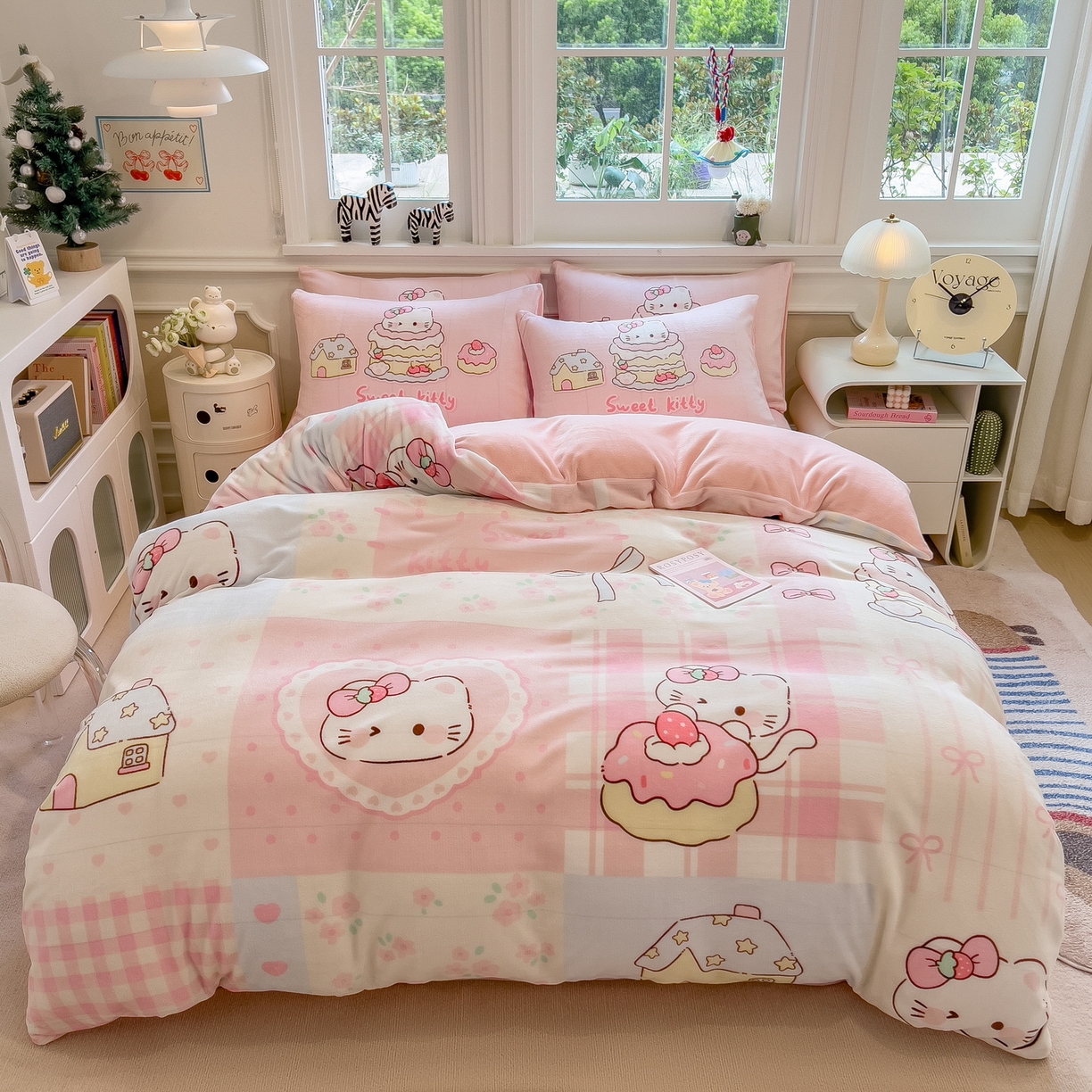 91家纺网 家纺一手货源 找家纺 丝羽坊 2025新款A类大版牛奶绒印花四件套 猫咪日记