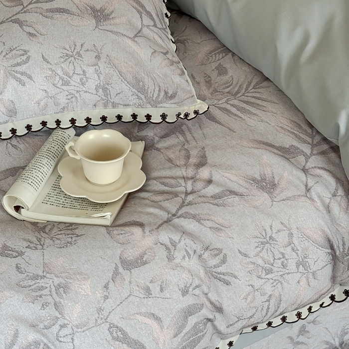 91家纺网 家纺一手货源 找家纺 于果 2025新款全棉纯棉生态磨毛花边款四件套 古屿兰灰