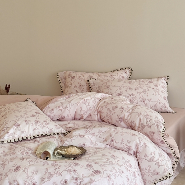 91家纺网 家纺一手货源 找家纺 于果 2025新款全棉纯棉生态磨毛花边款四件套 花间柔光