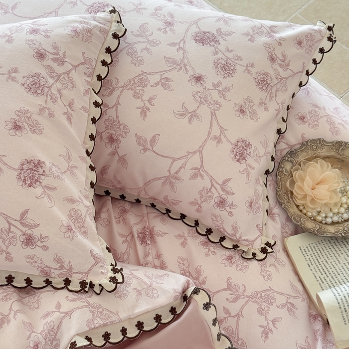 91家纺网 家纺一手货源 找家纺 于果 2025新款全棉纯棉生态磨毛花边款四件套 花间柔光