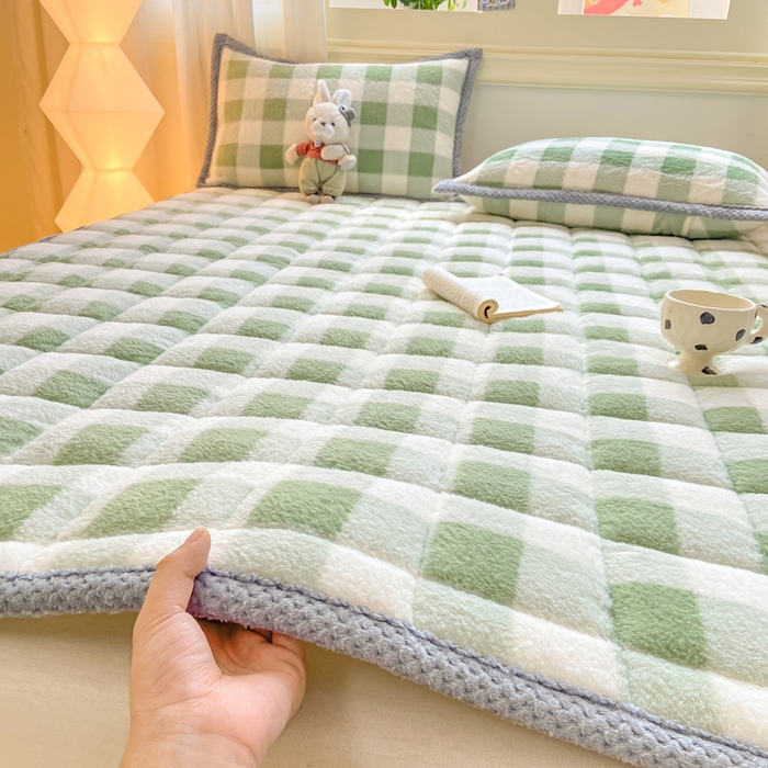 91家纺网 家纺一手货源 找家纺 正邦家纺 2025新款无印良品风羊圈绒床垫学生宿舍床褥子上下铺软垫 羊圈绒-绿格