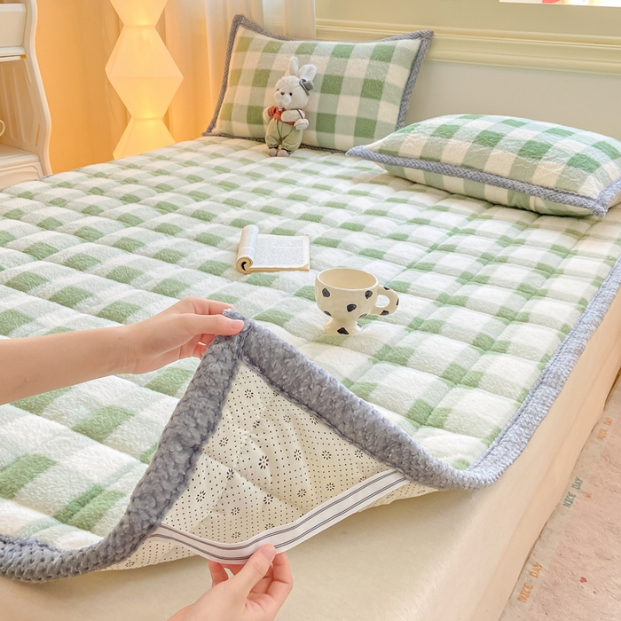 91家纺网 家纺一手货源 找家纺 正邦家纺 2025新款无印良品风羊圈绒床垫学生宿舍床褥子上下铺软垫 羊圈绒-绿格