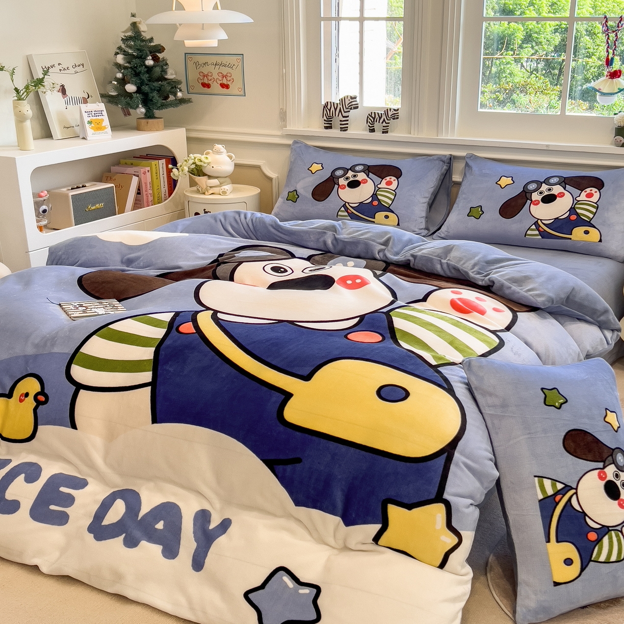 91家纺网 家纺一手货源 找家纺 丝羽坊 2025新款A类大版牛奶绒印花四件套 洛米狗