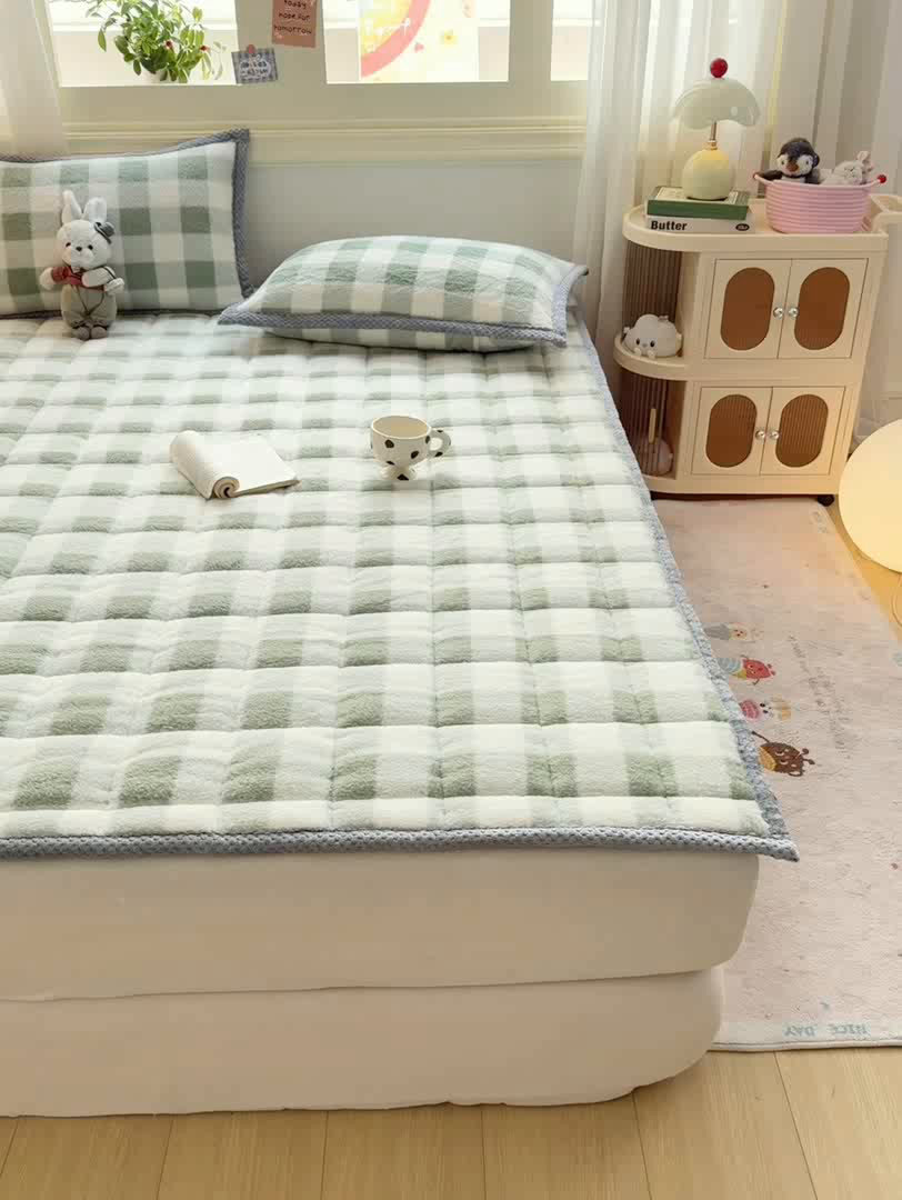 91家纺网 家纺一手货源 找家纺 正邦家纺 2025新款无印良品风羊圈绒床垫学生宿舍床褥子上下铺软垫 羊圈绒-绿格