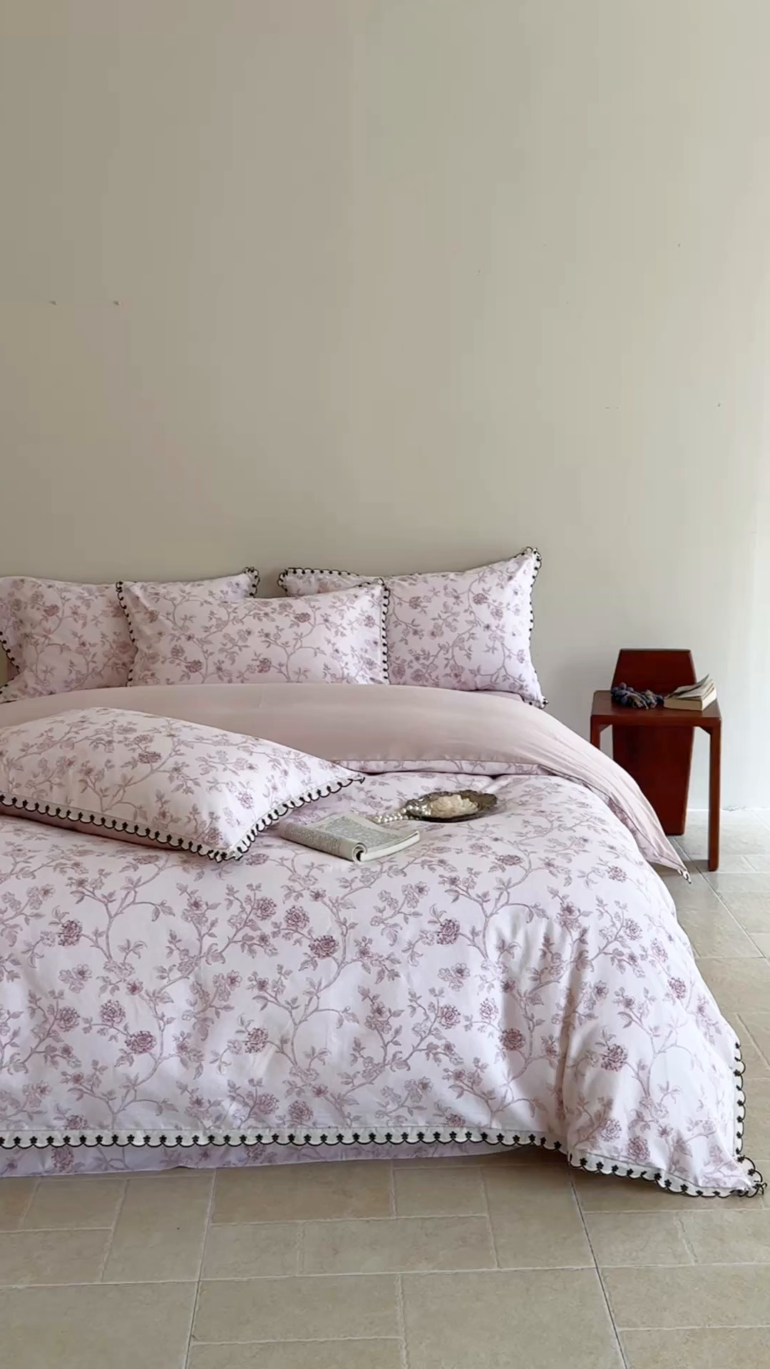 91家纺网 家纺一手货源 找家纺 于果 2025新款全棉纯棉生态磨毛花边款四件套 花间柔光