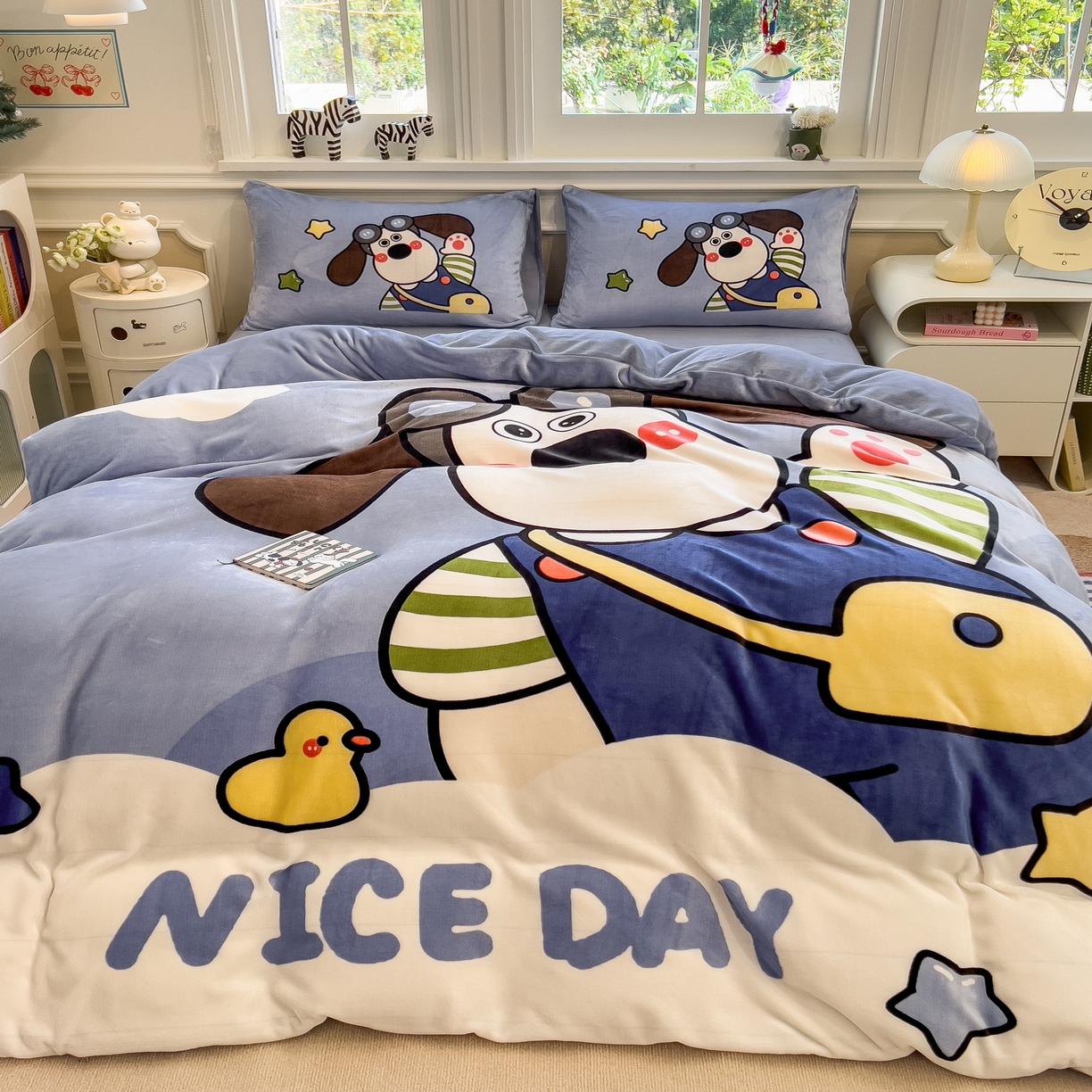 91家纺网 家纺一手货源 找家纺 丝羽坊 2025新款A类大版牛奶绒印花四件套 洛米狗