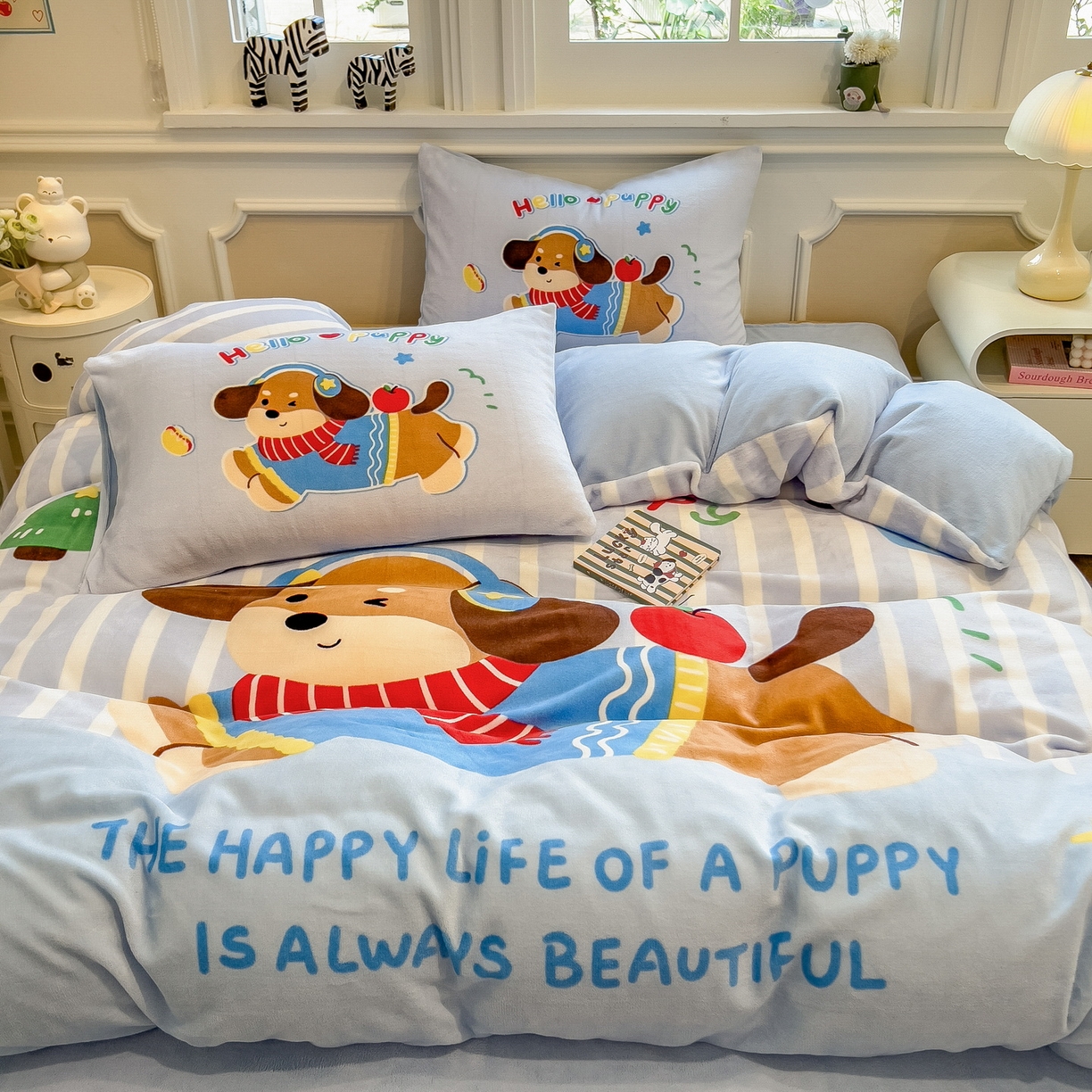 91家纺网 家纺一手货源 找家纺 丝羽坊 2025新款A类大版牛奶绒印花四件套 汪汪假日