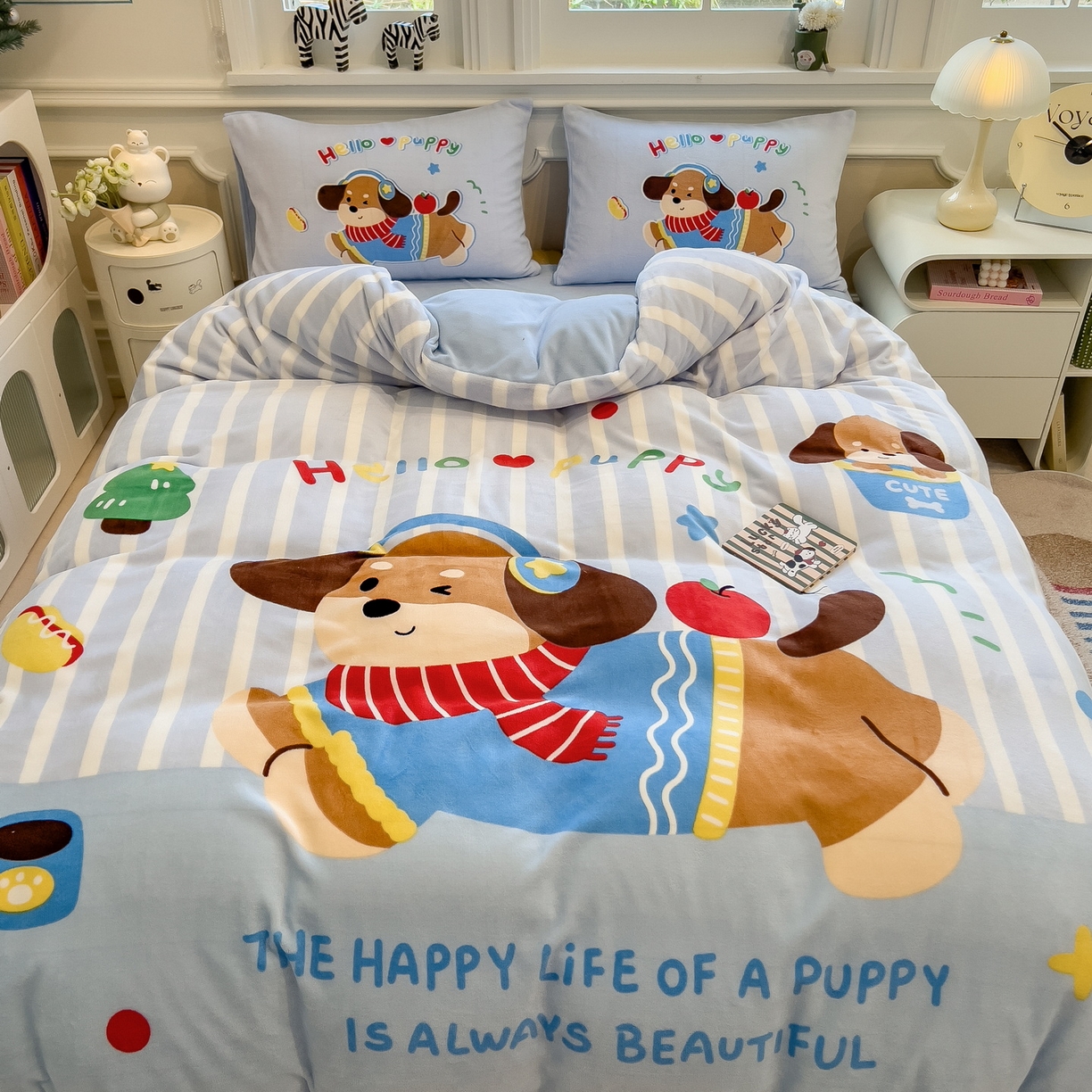 91家纺网 家纺一手货源 找家纺 丝羽坊 2025新款A类大版牛奶绒印花四件套 汪汪假日