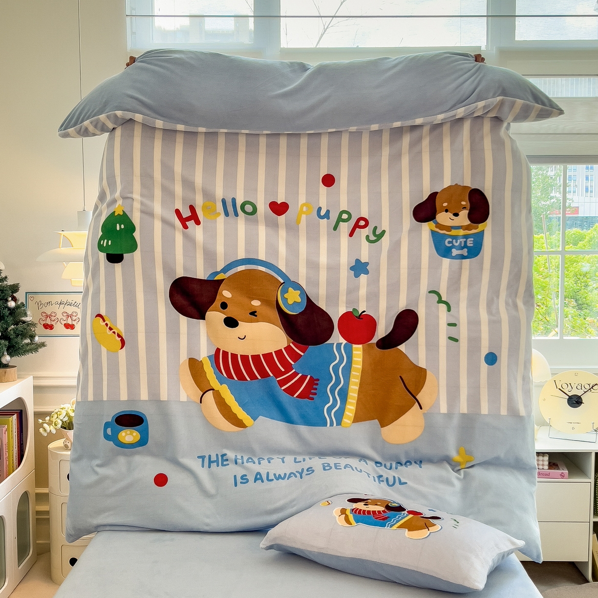 91家纺网 家纺一手货源 找家纺 丝羽坊 2025新款A类大版牛奶绒印花四件套 汪汪假日