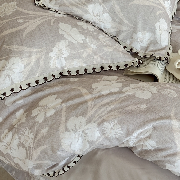 91家纺网 家纺一手货源 找家纺 于果 2025新款全棉纯棉生态磨毛花边款四件套 沁园花语