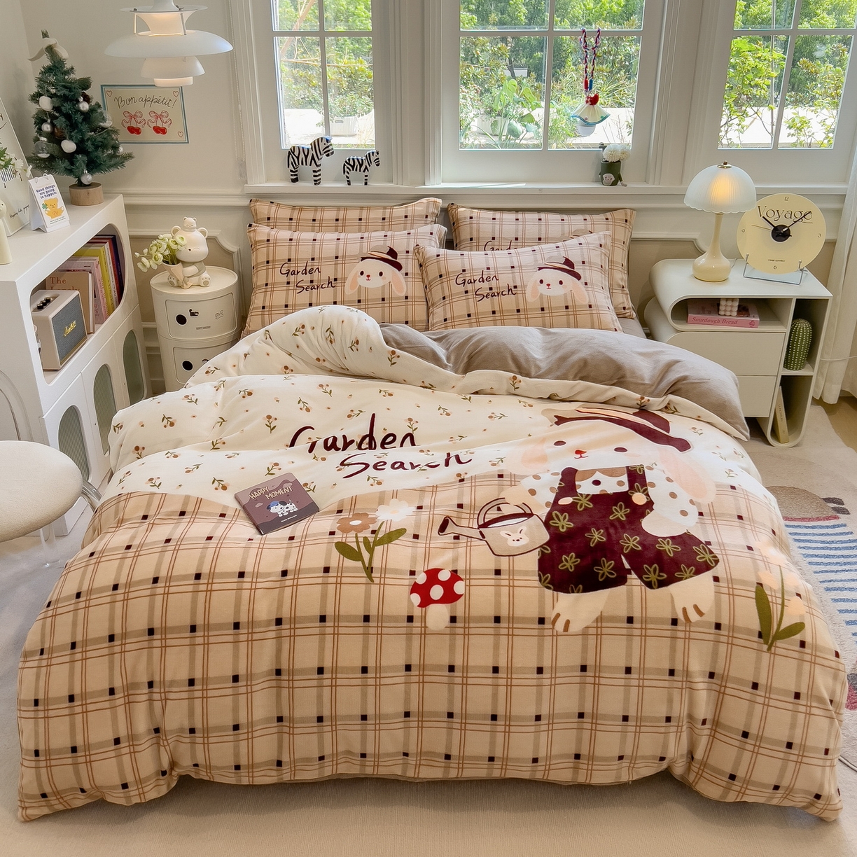 91家纺网 家纺一手货源 找家纺 丝羽坊 2025新款A类大版牛奶绒印花四件套 兔兔乐园