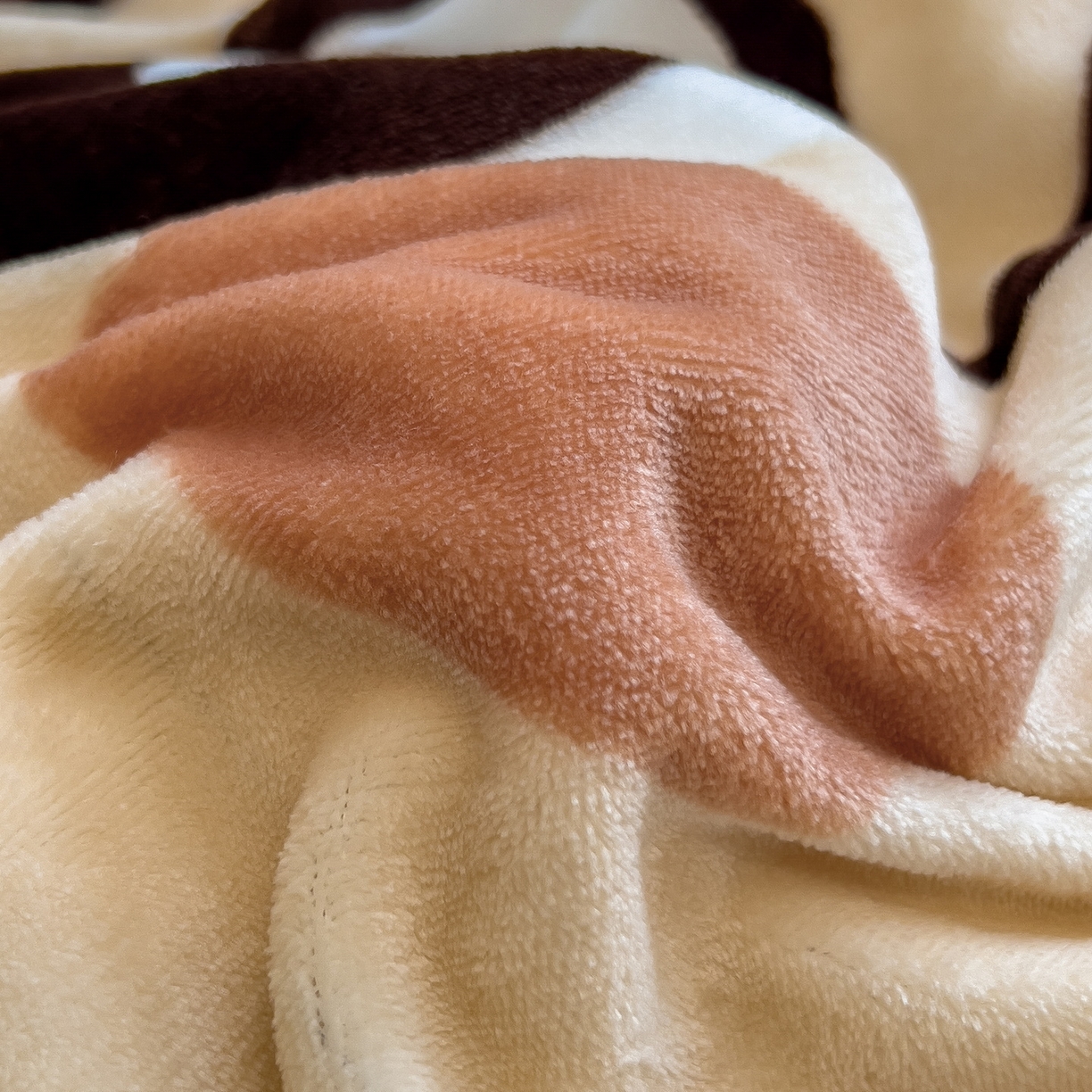 91家纺网 家纺一手货源 找家纺 丝羽坊 2025新款A类大版牛奶绒印花四件套 小松鼠