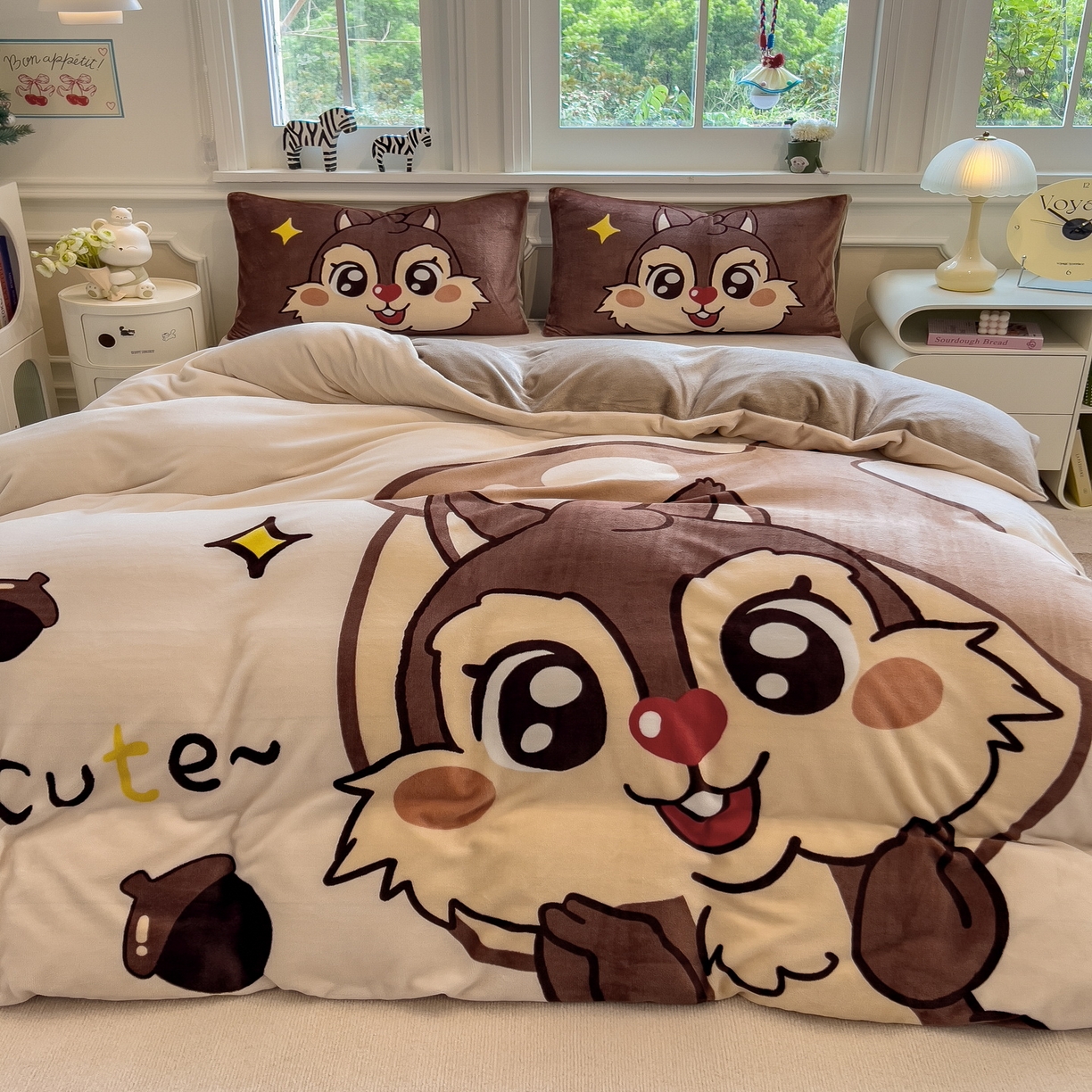 91家纺网 家纺一手货源 找家纺 丝羽坊 2025新款A类大版牛奶绒印花四件套 小松鼠