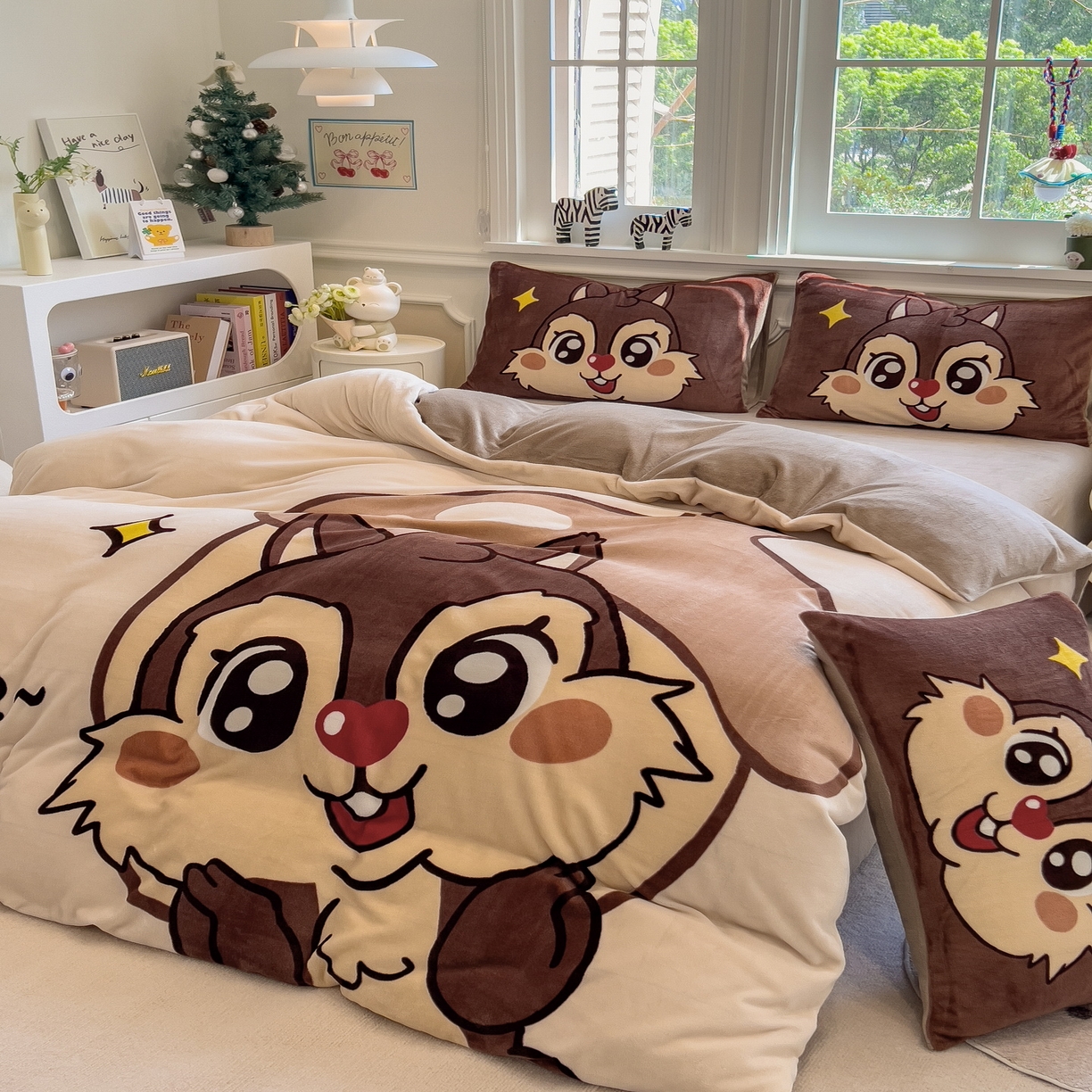 91家纺网 家纺一手货源 找家纺 丝羽坊 2025新款A类大版牛奶绒印花四件套 小松鼠