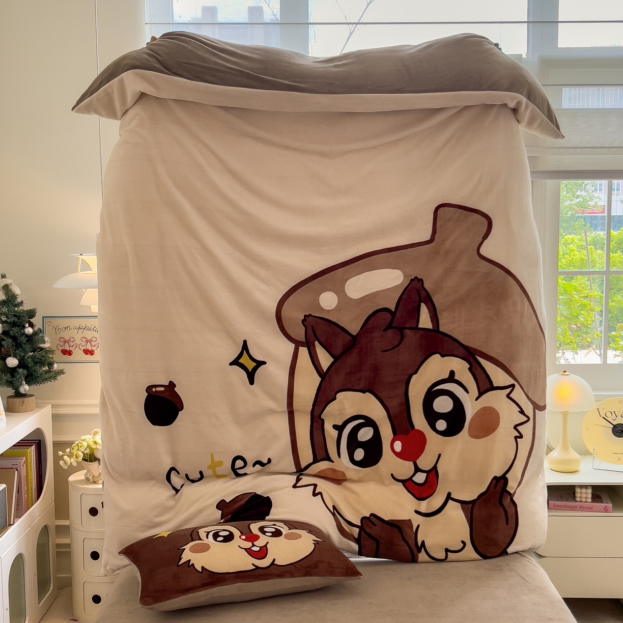 91家纺网 家纺一手货源 找家纺 丝羽坊 2025新款A类大版牛奶绒印花四件套 小松鼠