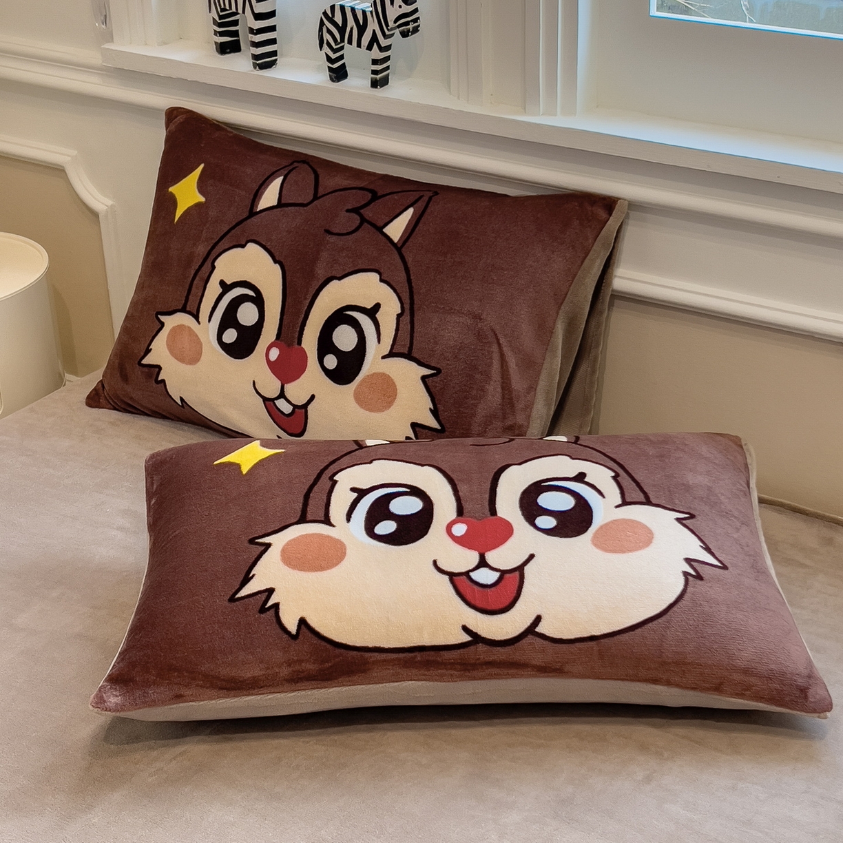 91家纺网 家纺一手货源 找家纺 丝羽坊 2025新款A类大版牛奶绒印花四件套 小松鼠