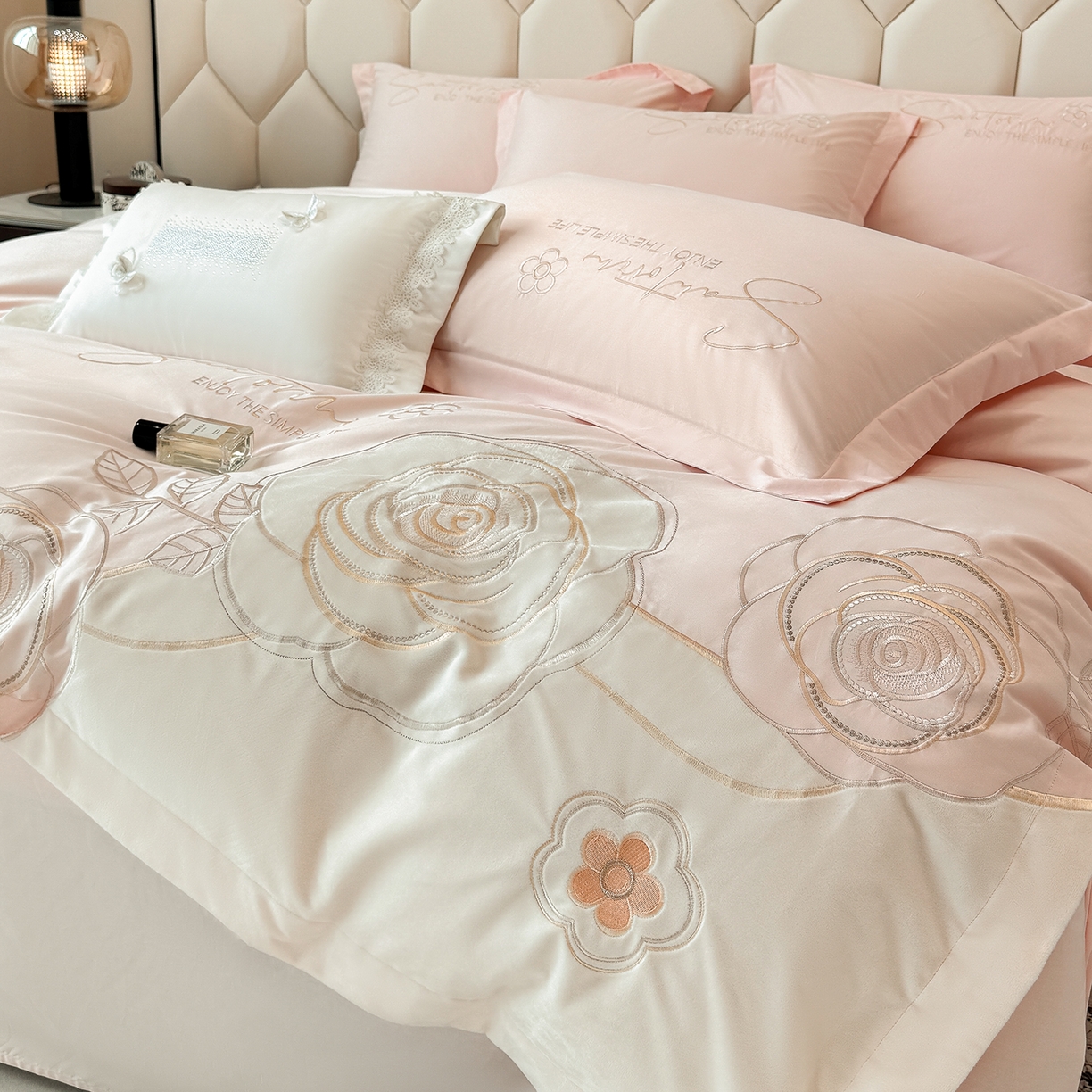 91家纺网 家纺一手货源 找家纺 （总）奥汀洛家纺 2025新款全棉纯棉贴布绣四件套-繁花