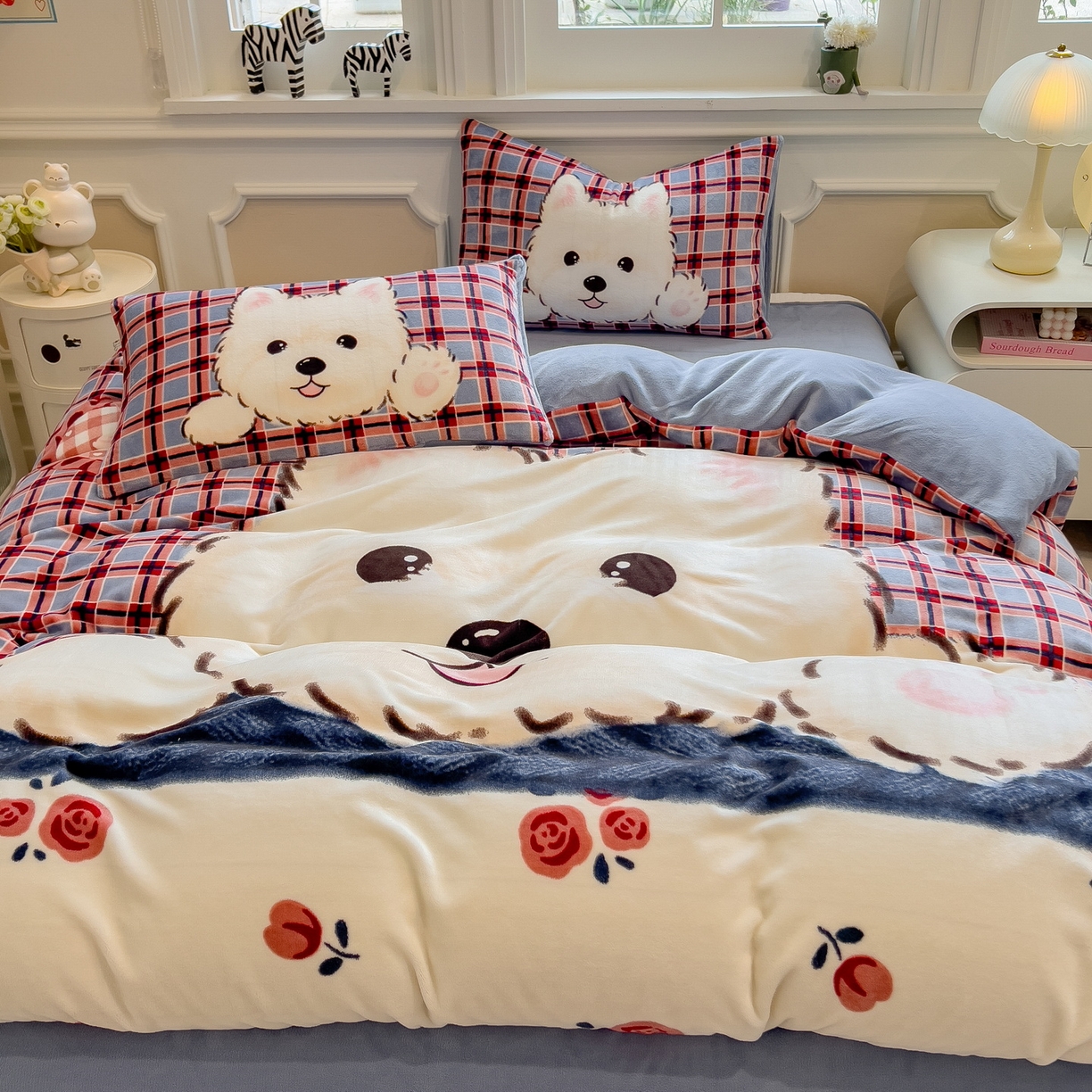 91家纺网 家纺一手货源 找家纺 丝羽坊 2025新款A类大版牛奶绒印花四件套 小萌狗