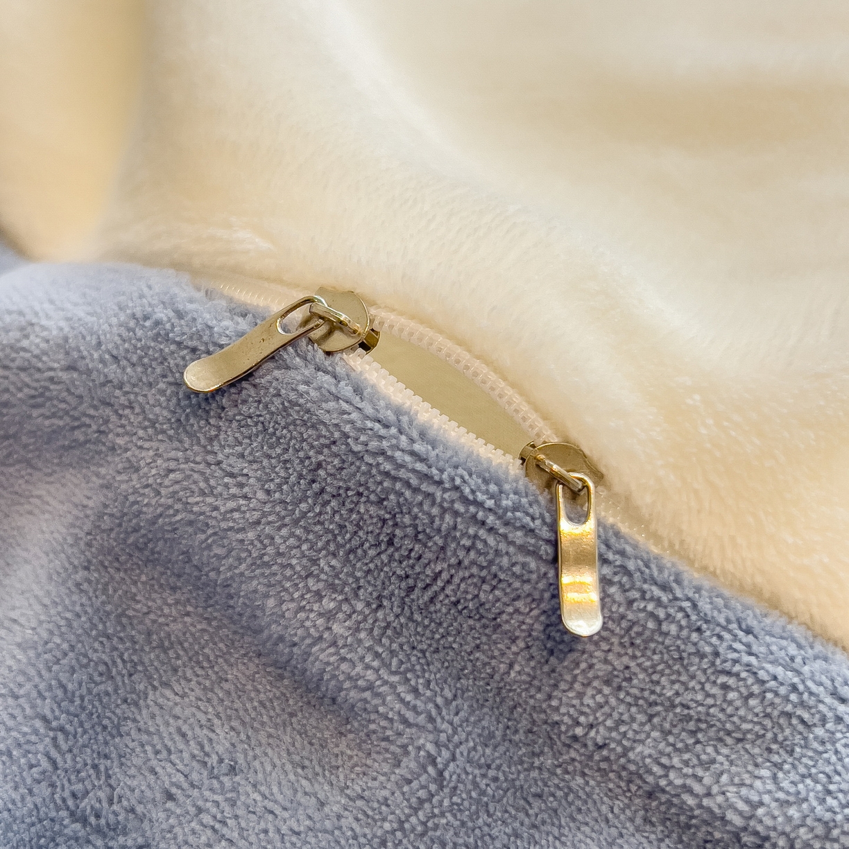 91家纺网 家纺一手货源 找家纺 丝羽坊 2025新款A类大版牛奶绒印花四件套 小萌狗