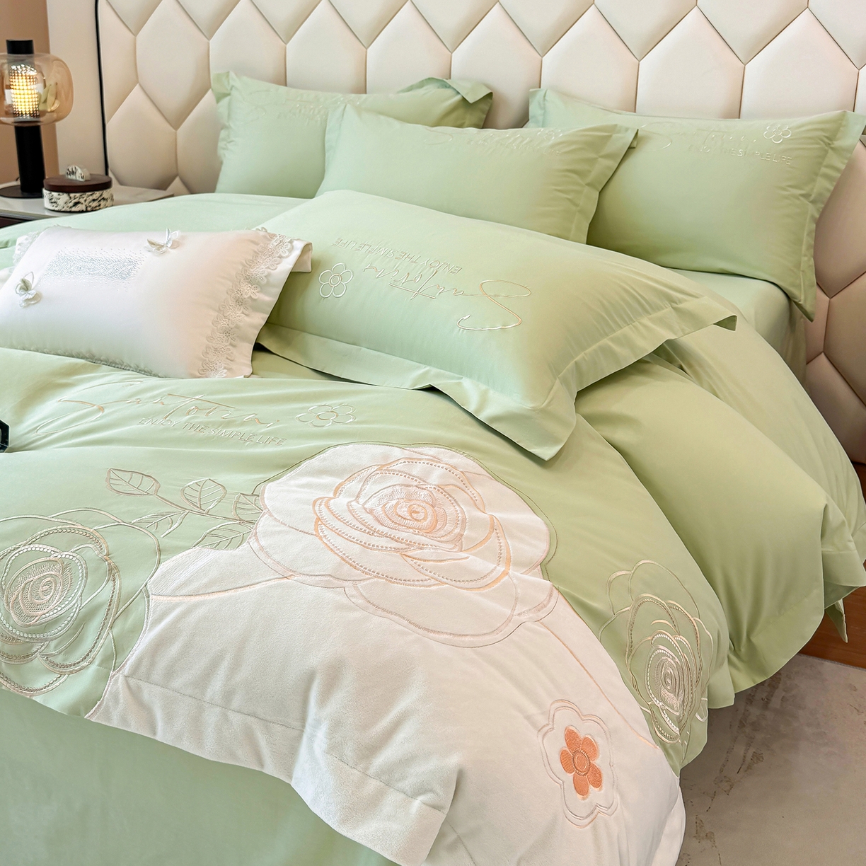 91家纺网 家纺一手货源 找家纺 （总）奥汀洛家纺 2025新款全棉纯棉贴布绣四件套-繁花