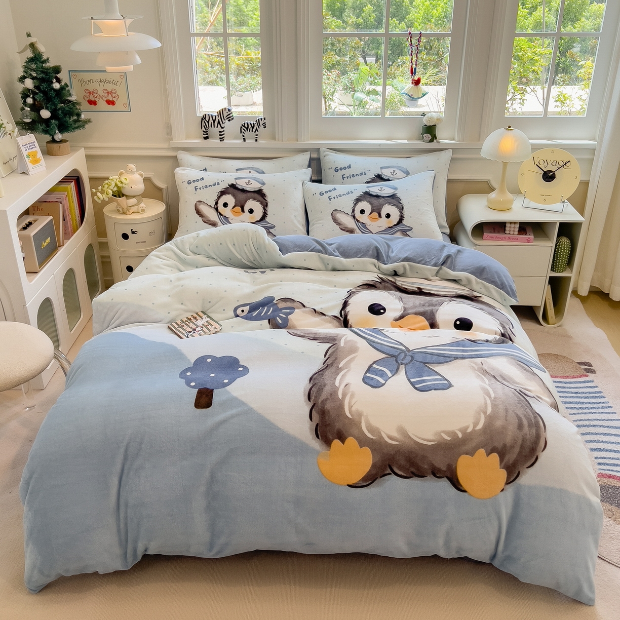 91家纺网 家纺一手货源 找家纺 丝羽坊 2025新款A类大版牛奶绒印花四件套 企鹅宝宝