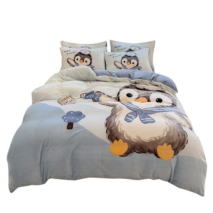 91家纺网 家纺一手货源 找家纺 丝羽坊 2025新款A类大版牛奶绒印花四件套 企鹅宝宝