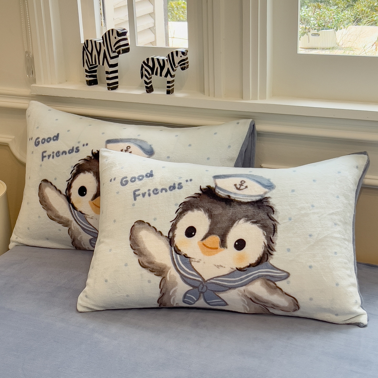 91家纺网 家纺一手货源 找家纺 丝羽坊 2025新款A类大版牛奶绒印花四件套 企鹅宝宝