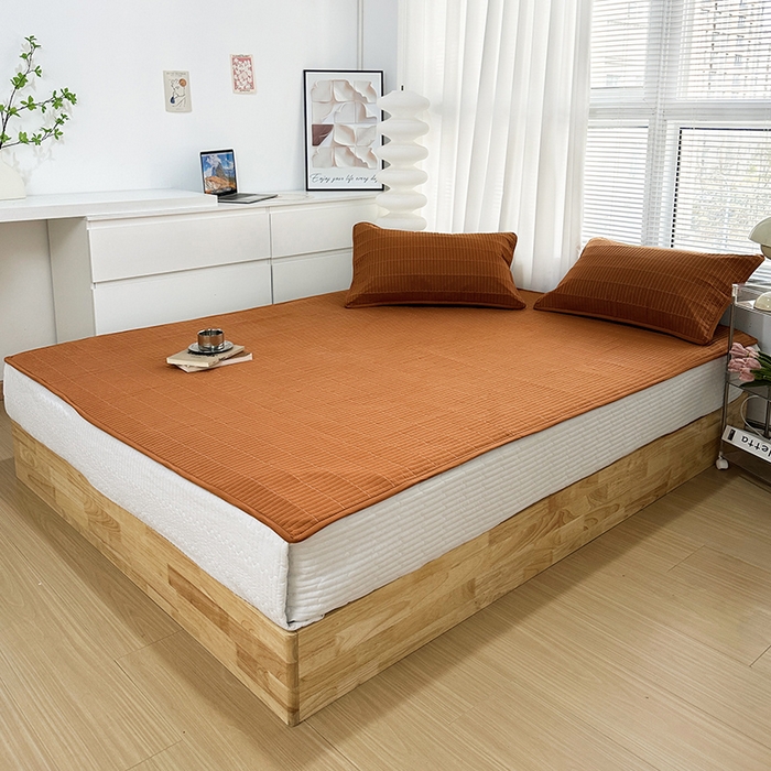 91家纺网 家纺一手货源 找家纺 拾小柒 2025新款纯色全棉色织水洗棉防水隔尿床护垫床盖 焦糖色