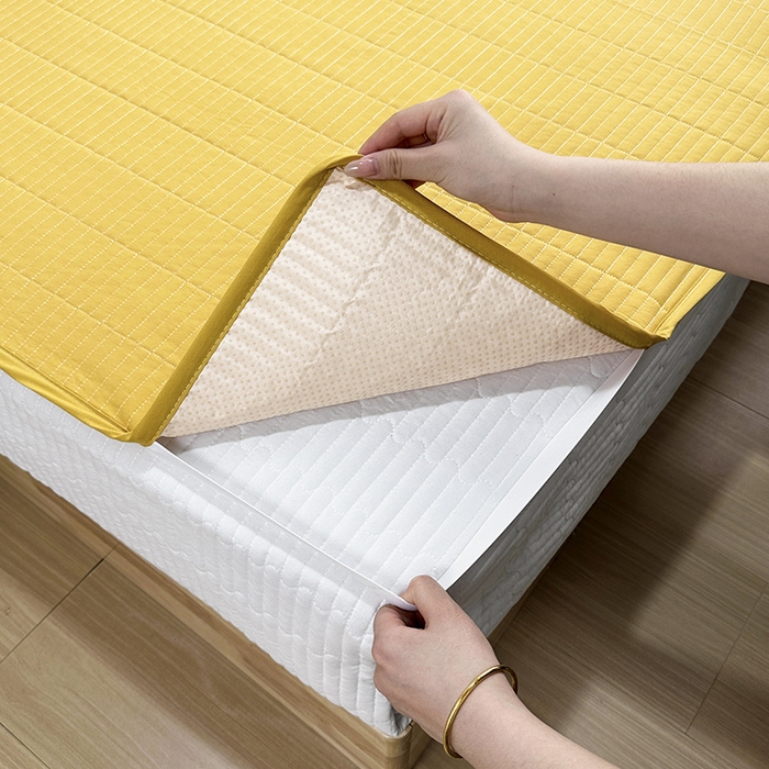 91家纺网 家纺一手货源 找家纺 拾小柒 2025新款纯色全棉色织水洗棉防水隔尿床护垫床盖 姜黄色