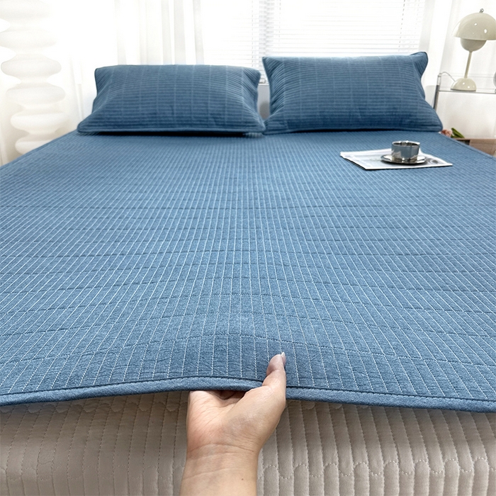 91家纺网 家纺一手货源 找家纺 拾小柒 2025新款纯色全棉色织水洗棉防水隔尿床护垫床盖 牛仔蓝