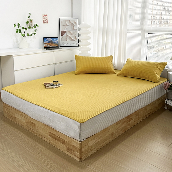 91家纺网 家纺一手货源 找家纺 拾小柒 2025新款纯色全棉色织水洗棉防水隔尿床护垫床盖 姜黄色