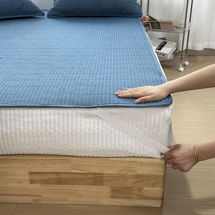 91家纺网 家纺一手货源 找家纺 拾小柒 2025新款纯色全棉色织水洗棉防水隔尿床护垫床盖 牛仔蓝