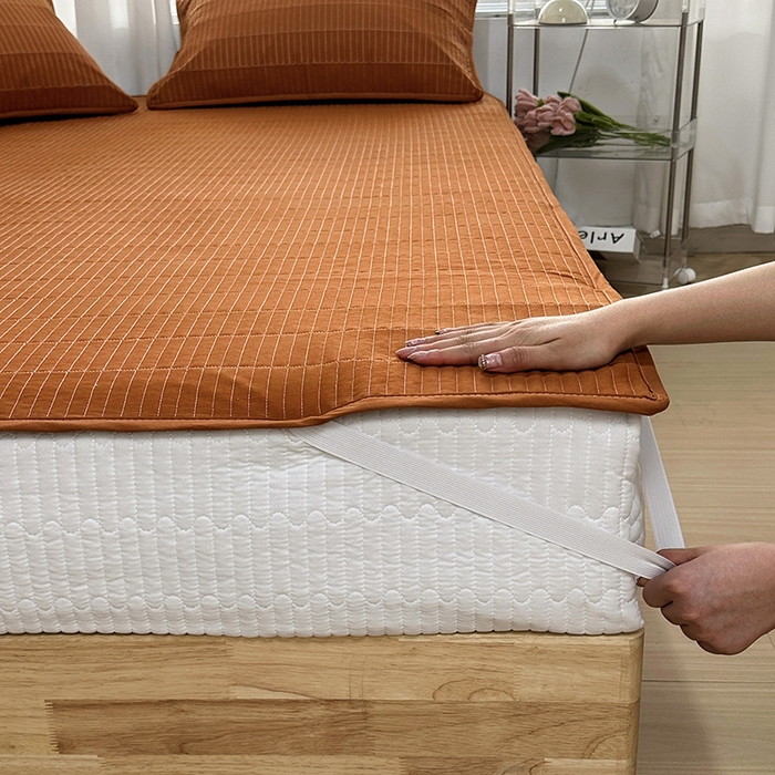 91家纺网 家纺一手货源 找家纺 拾小柒 2025新款纯色全棉色织水洗棉防水隔尿床护垫床盖 焦糖色