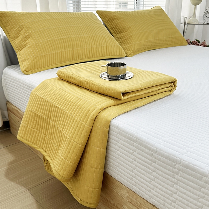 91家纺网 家纺一手货源 找家纺 拾小柒 2025新款纯色全棉色织水洗棉防水隔尿床护垫床盖 姜黄色