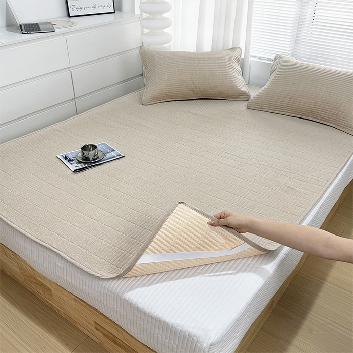 91家纺网 家纺一手货源 找家纺 拾小柒 2025新款纯色全棉色织水洗棉防水隔尿床护垫床盖 卡其色