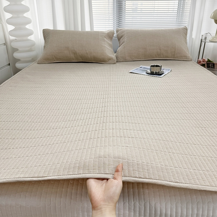 91家纺网 家纺一手货源 找家纺 拾小柒 2025新款纯色全棉色织水洗棉防水隔尿床护垫床盖 卡其色