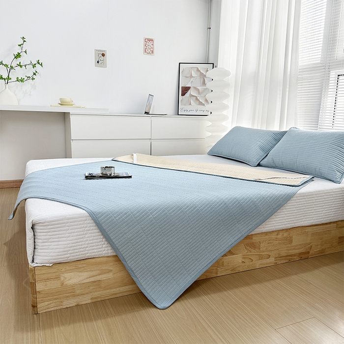 91家纺网 家纺一手货源 找家纺 拾小柒 2025新款纯色全棉色织水洗棉防水隔尿床护垫床盖 浅蓝色