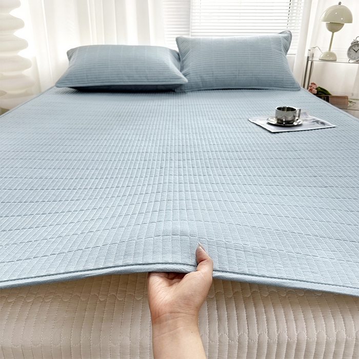 91家纺网 家纺一手货源 找家纺 拾小柒 2025新款纯色全棉色织水洗棉防水隔尿床护垫床盖 浅蓝色