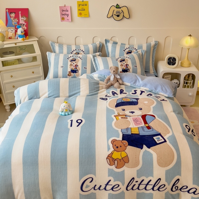 91家纺网 家纺一手货源 找家纺 丝羽坊 2025新款A类大版牛奶绒印花四件套 布偶熊